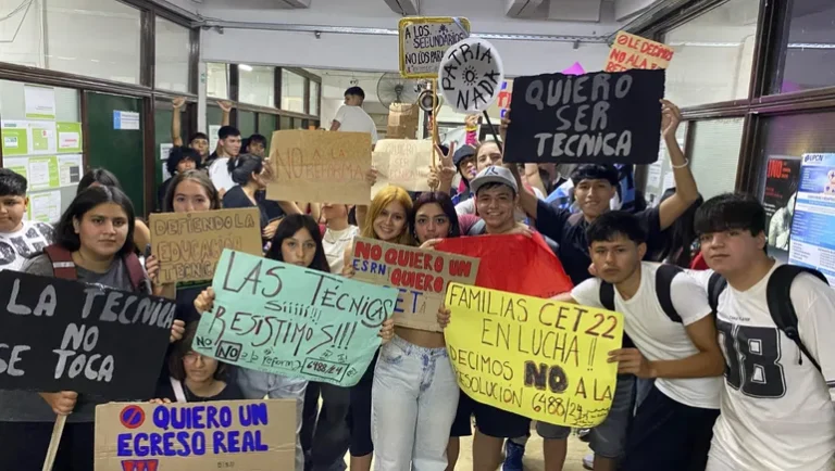 alumnos-cet-protestando-cpe-cipollettipng